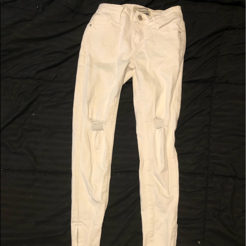 ripped white jeans w/ zipper